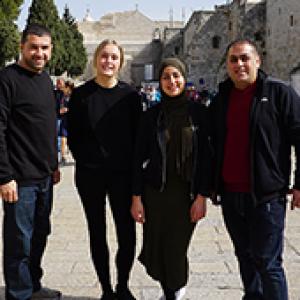 Ingeborg i Palæstina sammen med kollegaer